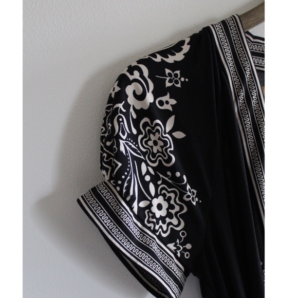 BCBG maxazria Print Wrap Tie Front Blouse Preowned Medium - Picture 2 of 7